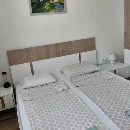 Apartman Sunny 1 *